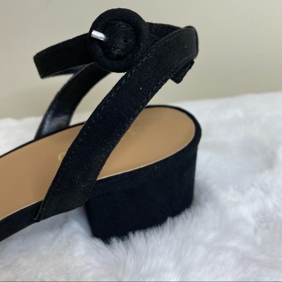 SALE! Le Chateau Black Suede Peep Toe Heels - Picture 4 of 9